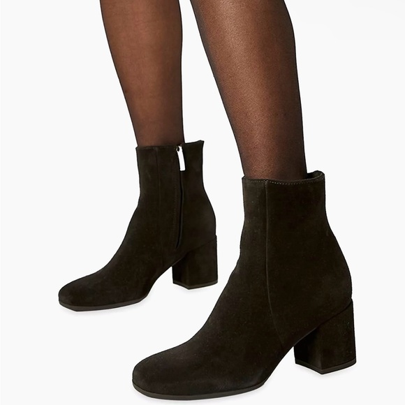 La Canadienne Joanie Suede AnkleBooties Women's Black Suede Ankle Boots